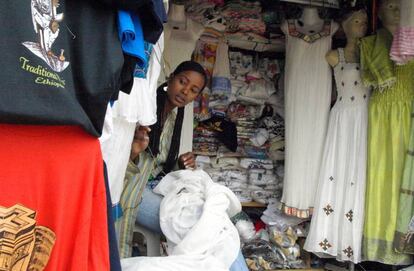Una tienda de ropa tradicional en Addis Abeba.