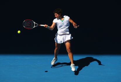 Carla Suárez, en 2009 durante un partido contra Demienteva en el Open de Australia.