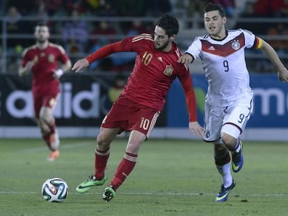 Isco controla ante Volland