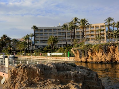 El parador de Jávea, en la playa del Arenal.