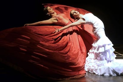 Escena de &#039;Flamenco India&#039;, de Carlos Saura, en el Teatro Calder&oacute;n de Valladolid, el jueves pasado.