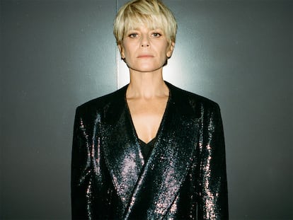 La actriz francesa con ‘blazer’ de lentejuelas, de LOUIS VUITTON.