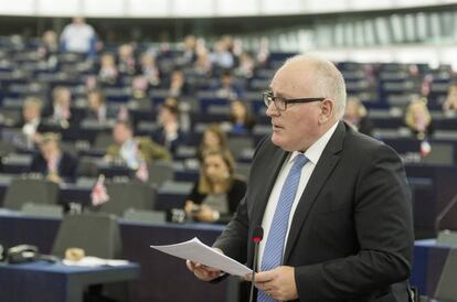 El vicepresidente primero de la Comisión Europea, Frans Timmermans, se expresa en la Eurocámara contra el independentismo catalán.