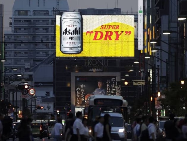 Anuncio de Asahi en el centro de Tokio. 