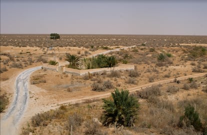 Terreno en Rjim Maatoug en el que TuNur planea construir la planta de energía solar.