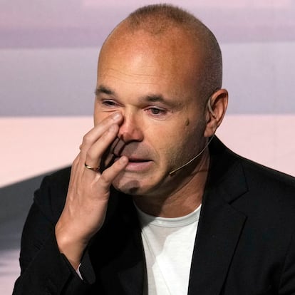 GRAFCAT9104. BARCELONA, 08/10/2024.- El futbolista Andrés Iniesta durante la rueda de prensa que ofrece este martes en Barcelona en la que explica sus planes de futuro. EFE/Alejandro García
