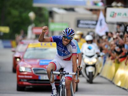 Pinot se adelanta a Bardet en la cima de M&eacute;ribel.