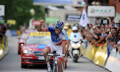 Pinot se adelanta a Bardet en la cima de M&eacute;ribel.