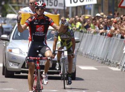 Alejandro Valverde al pasar por la línea de meta