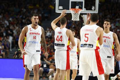 Willy Hernangómez celebra una canasta durante el amistoso entre España y Grecia este jueves en el Wizink Center.