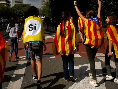 A group of students wearing the Catalan flag march in favor of the referendum.