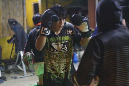 Una sesión de entrenamiento de muay thai de alumnos de la asociación Alto Perú.