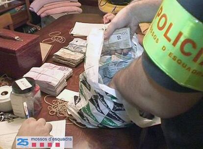 Dinero incautado por los Mossos d'Esquadra en una de las operaciones más importantes contra el tráfico de drogas en Barcelona.