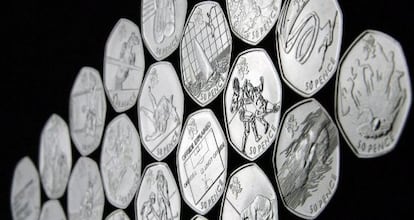 Monedas de 50 peniques.