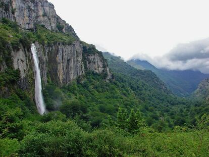 La cascada del Asón, uno de los puntos más turísticos del parque natural de los Collados del Asón.