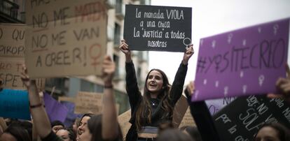 Manifestación estudiantil contra la sentencia del caso de La Manada en Barcelona.