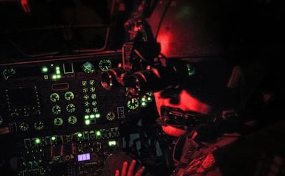 A Spanish helicopter pilot in the iraqi city of Diwaniya.