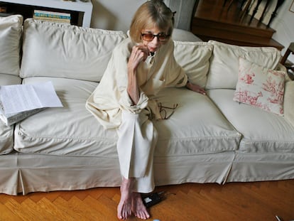 La escritora Joan Didion, en su apartamento de Nueva York, en 2007.