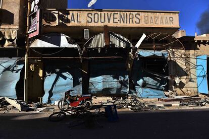 La ciudad nueva de Palmira que contara con 100.000 habitantes antes de la entrada del ISIS 10 meses atrás está hoy desierta y sus casas han sido victimas de las minas y el pillaje.