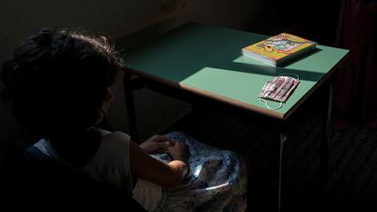 Una alumna en una escuela italiana, en una imagen de archivo.