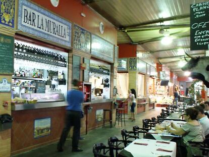 Bar en el mercado de Triana.