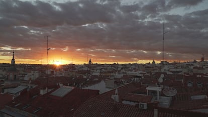 Los tejados de Lavapiés con los primeros rayos de la mañana. ZAVAN FILMS