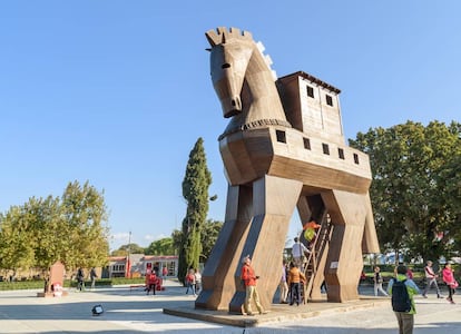 Réplica de madera de caballo de Troya en la antigua ciudad de Troya 