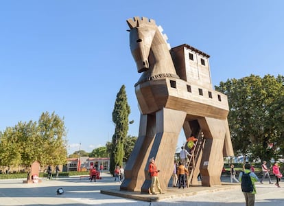 Réplica de madera de caballo de Troya en la antigua ciudad de Troya. Turquía.