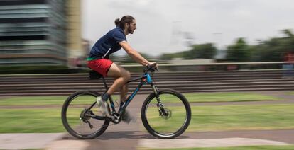 Santiago Guzmán practica en el campus de la UNAM