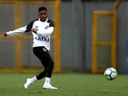 Rodrygo, em um treinamento com o Santos.