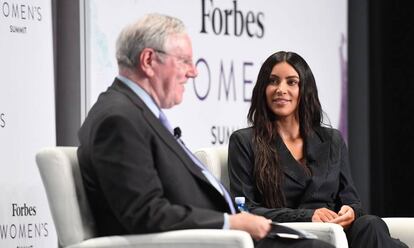 Steve Forbes y Kim Kardashian, este martes en el Forbes Women's Summit celebrado en el Spring Studios de Nueva York.