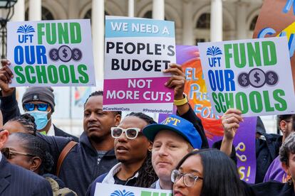 Protesta contra los recortes presupuestarios, el 17 de noviembre, frente a la sede del Ayuntamiento de Nueva York