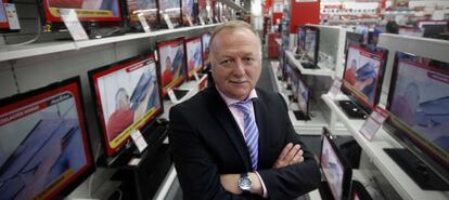 Joachim Rösges, consejero delegado de Media-Saturn Iberia, en la tienda Media Markt de Majadahonda (Madrid)