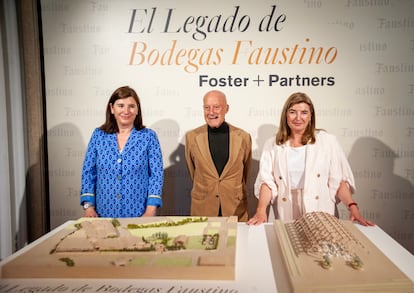 Norman Foster diseña El Legado de Bodegas Faustino. El diseño completo de Bodegas Faustino y Foster+Partners, presentado este miécoles por el arquitecto y parte de la familia Martínez Zabala, incluye una serie de intervenciones que comprenden desde la actuación en las instalaciones existentes, en la localidad alavesa de Oyón, hasta nuevas zonas para visitantes, siendo el principal foco un nuevo edificio. La empresa española invertirá 15 millones en el proyecto.