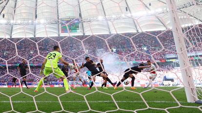 Kramaric anota el gol del empate para Croacia ante Albania este miércoles en el Volksparkstadion, en Hamburgo.