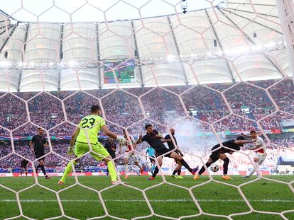 Kramaric anota el gol del empate para Croacia ante Albania este miércoles en el Volksparkstadion, en Hamburgo.