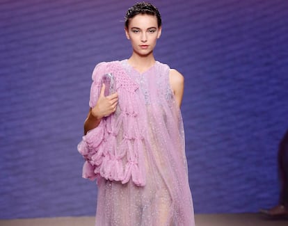 MILANO, ITALY – SEPTEMBER 25: A model walks the runway during the Giorgio Armani fashion show during Milan Women's Fashion Week Spring/Summer 2022 on September 25, 2021 in Milano, Italy. (Photo by Estrop/Getty Images)