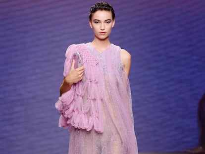 MILANO, ITALY – SEPTEMBER 25: A model walks the runway during the Giorgio Armani fashion show during Milan Women's Fashion Week Spring/Summer 2022 on September 25, 2021 in Milano, Italy. (Photo by Estrop/Getty Images)