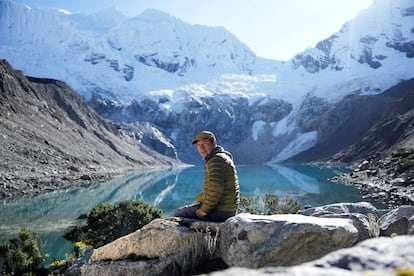 Saúl Luciano Lliuya frente al lago Palcacocha, en Huaraz, Perú, el 27 de mayo de 2025.
