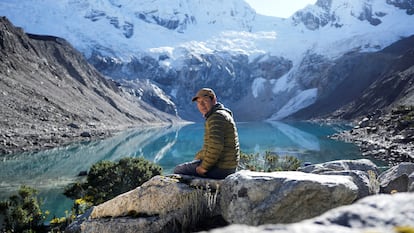 Saúl Luciano Lliuya frente al lago Palcacocha, en Huaraz, Perú, el 27 de mayo de 2025.