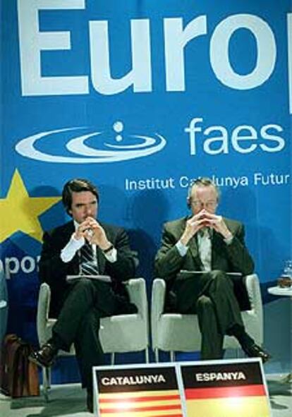 José María Aznar y Josep Piqué, ayer, en Barcelona.