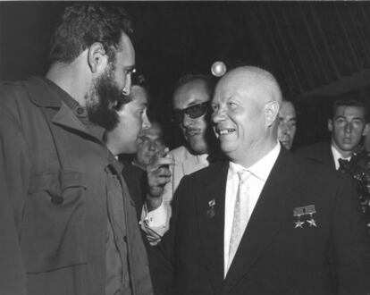 Fidel Castro y Nikita Khrushchev, por entonces Primer Secretario del Partido Comunista de la Unión Soviética, en una asamblea general de las Naciones Unidas en Nueva York en 1960.