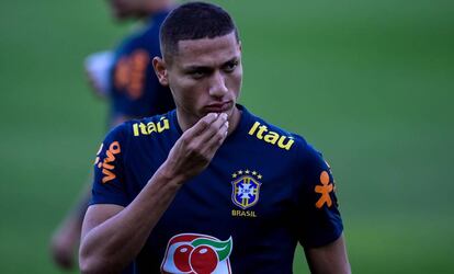 Richarlison foi reintegrado ao grupo após se recuperar de infecção por caxumba.