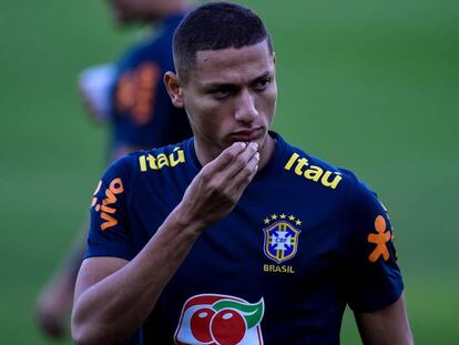 Richarlison foi reintegrado ao grupo após se recuperar de infecção por caxumba.