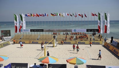 Partido de vóley playa este lunes en el World Tour de la isla de Kish.