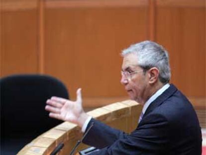 Emilio Pérez Touriño, durante su discurso en el debate de investidura en el Parlamento gallego.