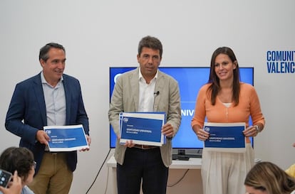Rubén Ibáñez, Carlos Mazón y Beatriz Gascó, este viernes en la sede del PP en Valencia.