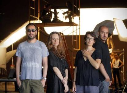 Juanjo Oliva, Ana González, Carmen March y Juan Duyos, durante el rodaje de los vídeos.