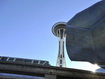 El museo Experience Music Proyect de Frank Gehry y la Space Needle de Seattle.