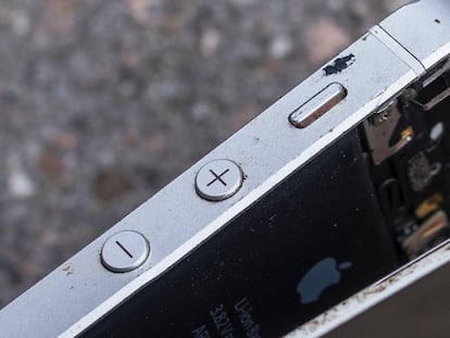 Un dispositivo iPhone 5 roto.